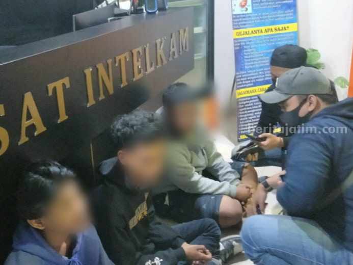 Kelompok Gangster Surabaya Bawa Sajam Diamankan Polisi Remaja tawuran di Surabaya