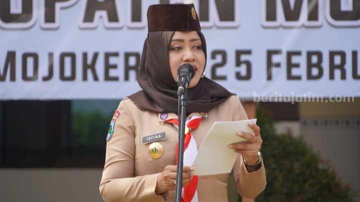 Bupati Mojokerto Ikfina Fahmawati saat pembukaan orientasi pembina pramuka prasiaga di Lapangan SMK Negeri 1 Dlanggu. [Foto : ist]