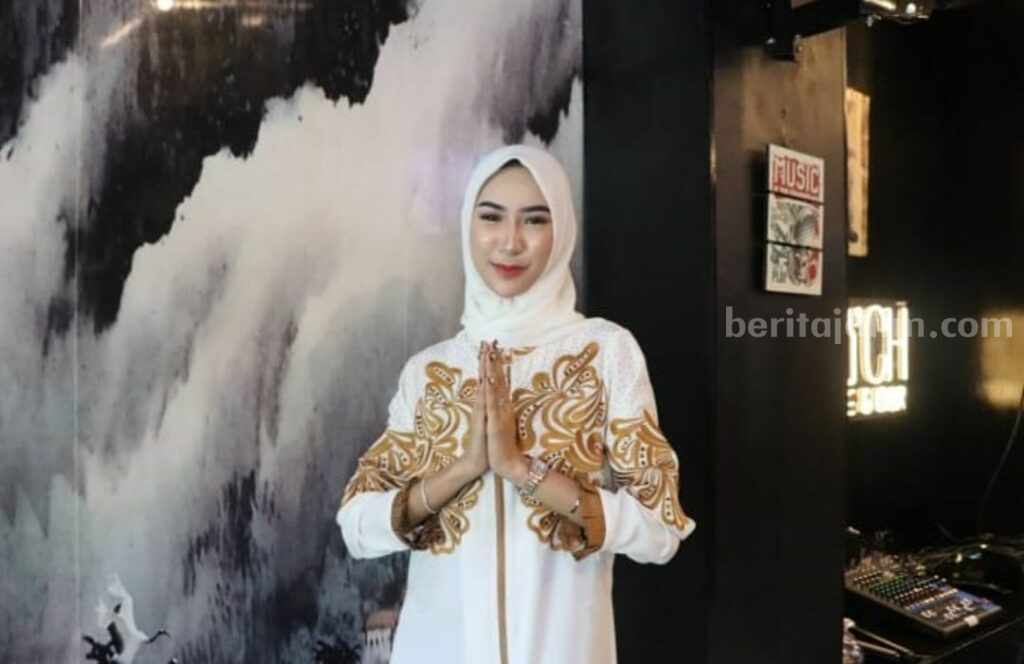 Icha Christy Didoakan Ustadz Solmed Saat Rayakan Ultah ke-21 Icha Christy