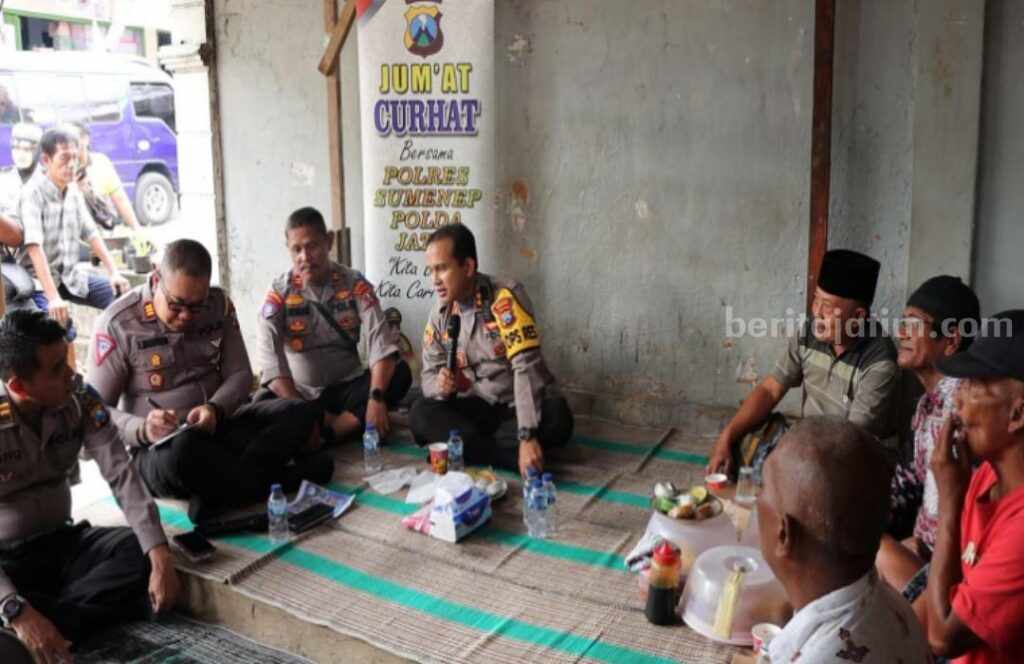 Jumat Curhat, Kapolres Sumenep Ngopi Bareng Sopir Bus Mini Jumat Curhat