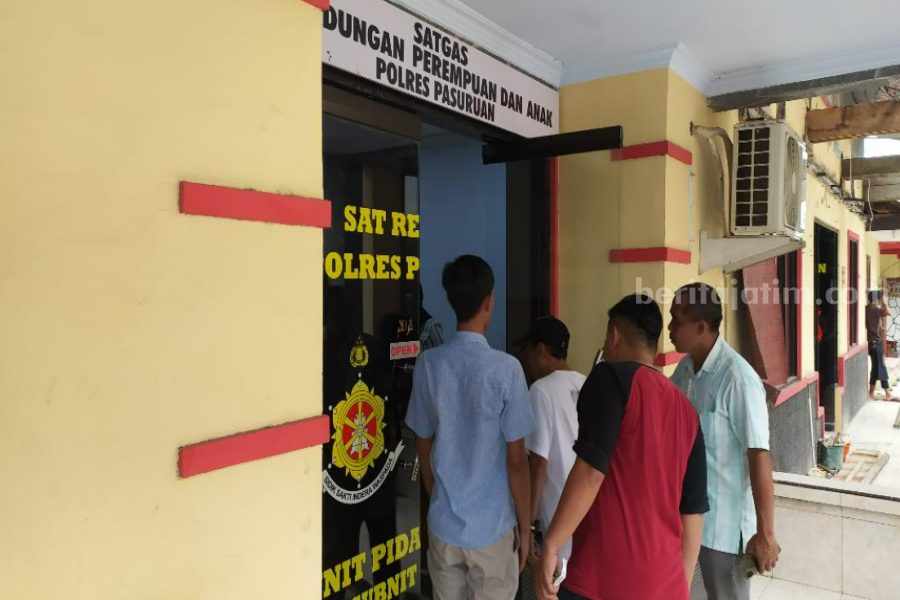 Rumah Kades Petung Pasuruan Dirusak Warga, Diduga Sakit Hati Kades Pasuruan
