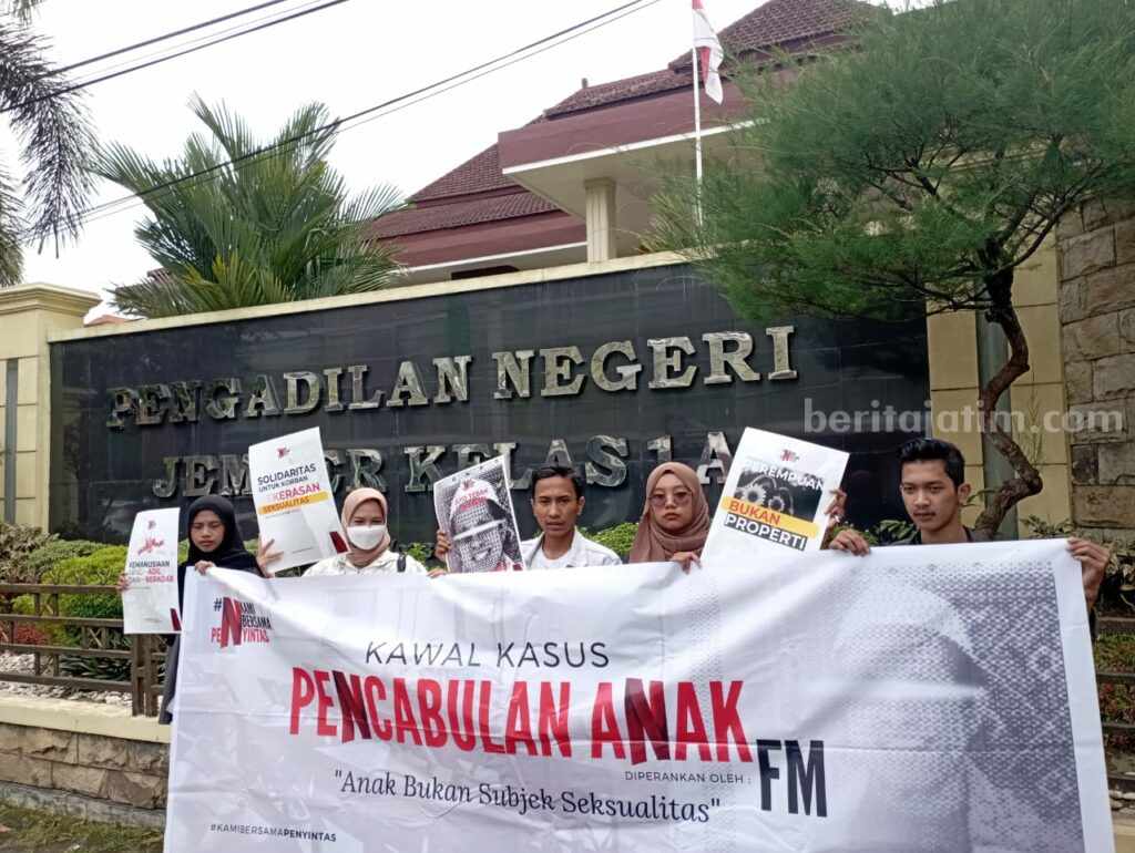 5 Aktivis Demo Kawal Dugaan Pencabulan Kiai FM di PN Jember