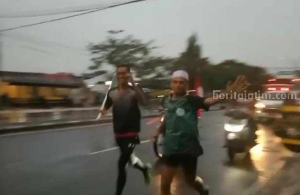 Dua Kader GP Ansor Lari Marathon 100 Km dari Lamongan ke GOR Delta Sidoarjo NU Lamongan