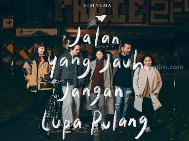 Poster film Jalan Yang Jauh Jangan Lupa Pulang yang tayang di bioskop Surabaya hari ini. (Instagram @jalanyangjauhjanganlupapulang)