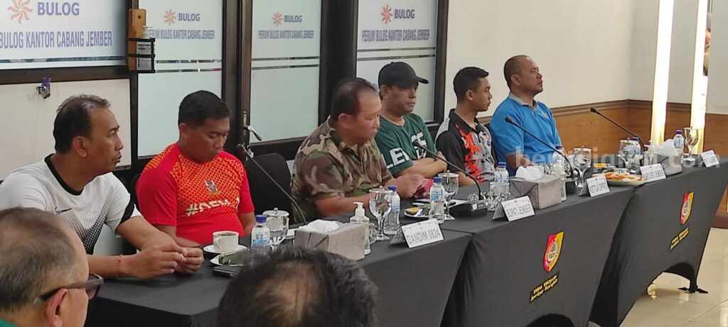 Pemkab Jember akan menggandeng Badan Usaha Milik Nahdlatul Ulama (BUMNU) untuk mengendalikan inflasi, terutama menjelang dan selama bulan puasa maupun pada saat lebaran.