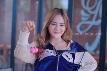 Official music video lagu Kita Goyang Latto latto - Mella Agatha. (YouTube Alkayco Production)