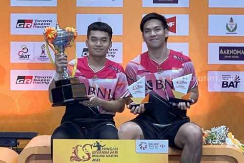 Daftar Lengkap Juara Thailand Masters 2023, Leo/Daniel Berhasil Juara Kalahkan Rasa Sakit Potret Leo Rolly Carnando/Daniel Martin usai menyabet juara Thailand Masters 2023 (sumber: PBSI)