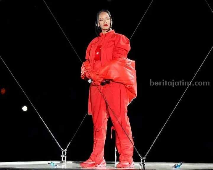 Rayakan Ulang Tahun, Inilah 6 Fakta Unik Rihanna Mulai dari Awal Karir hingga Jadi Pahlawan Nasional Rihanna saat tampil di Super Bowl 2023 pada Minggu (12/2).