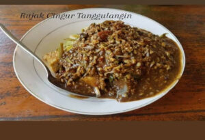 Tak Hanya Surabaya, Berikut 10 Rekomendasi Rujak Cingur Legendaris dengan Bumbu Petis Paling Medok di Malang Ilustrasi rujak