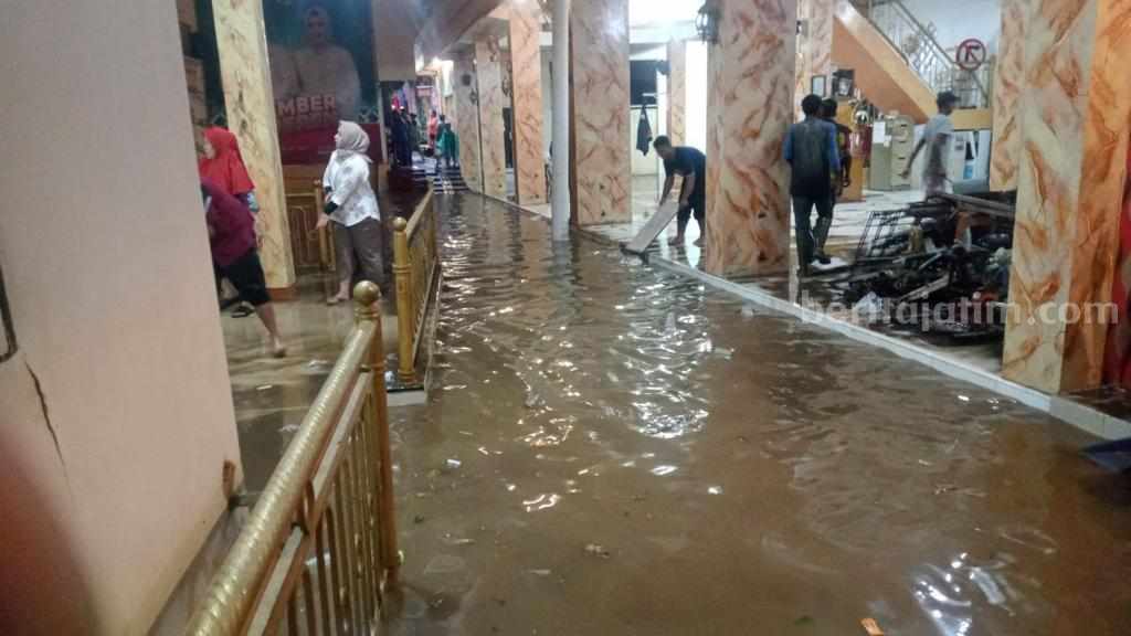 Rumah pribadi Bupati Hendy Siswanto kebanjiran, 24 Februari 2023