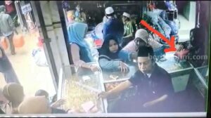 Identitas Pelaku Pencurian Emas Sumenep Terungkap, Kasus Berakhir Damai Tangkapan layar video viral pencurian emas