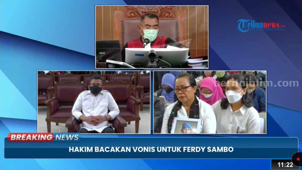 Ikuti Langsung Sidang Vonis Sambo, Ibu Brigadir J Menangis