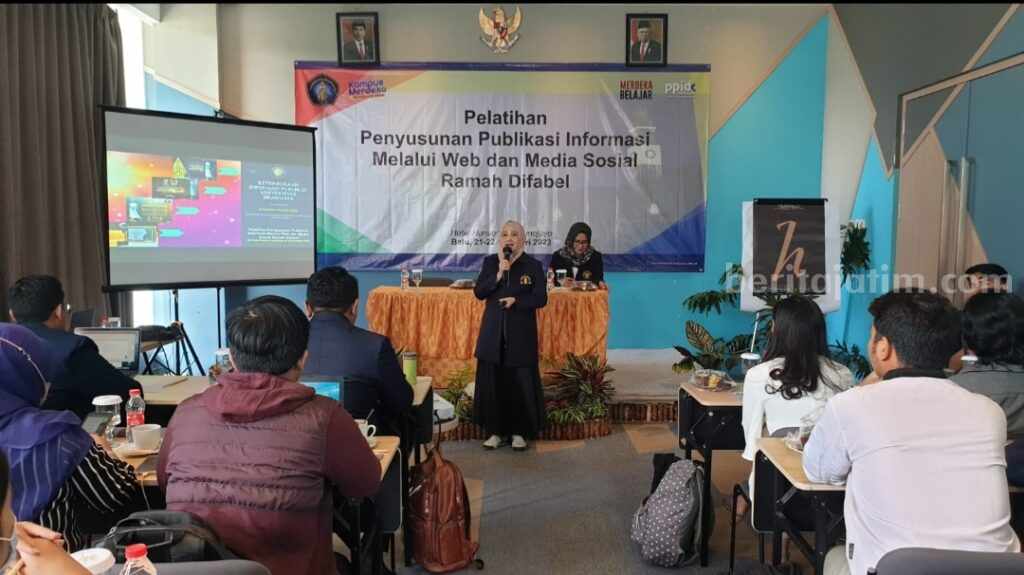 Divisi Informasi dan Kehumasan UB menggelar pelatihan penyusunan publikasi informasi yang ramah difabel.