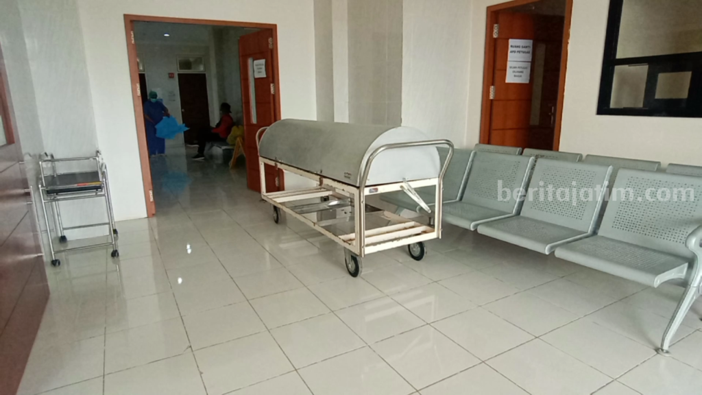 Jenazah terakhir korban ledakan petasan di desa Karangbendo Kecamatan Ponggok Kabupaten Blitar diserahkan ke pihak keluarga.