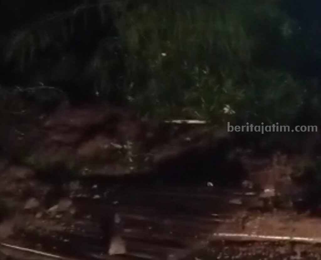 Hujan Deras Pujon Longsor, Jalur Malang-Kediri Ditutup