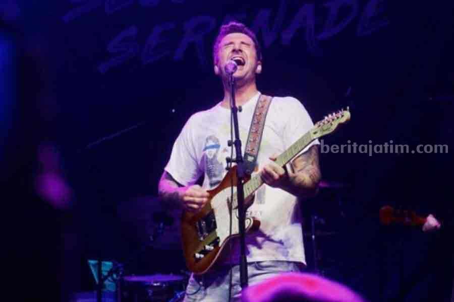 Konser grup beraliran rock akustik Secondhand Serenade di sejumlah kota di Indonesia akan berlangsung pada Maret 2023 mendatang. (Instagram @secondhandjohn)