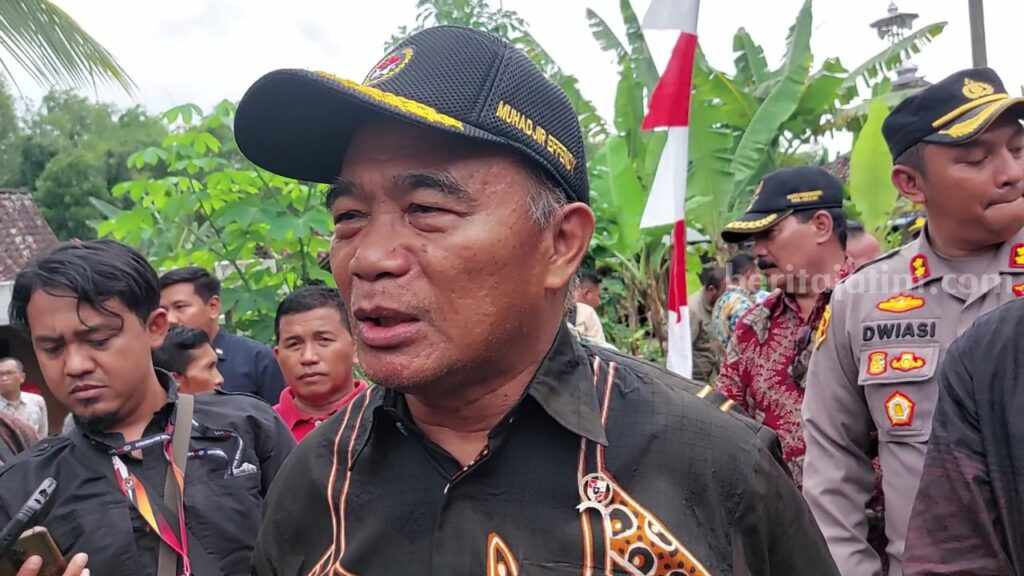 Menko PMK Soroti Kemiskinan Ekstrim di Ngawi yang Capai 12.000 Jiwa Menteri Koordinator Bidang Pembangunan Manusia dan Kebudayaan Indonesia (Menko PMK) Muhadjir Effendy