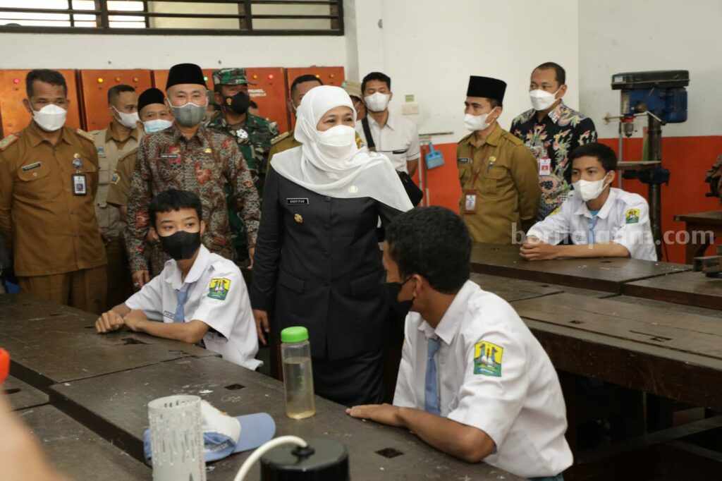 Gubernur Jatim Khofifah Indar Parawansa PPDB