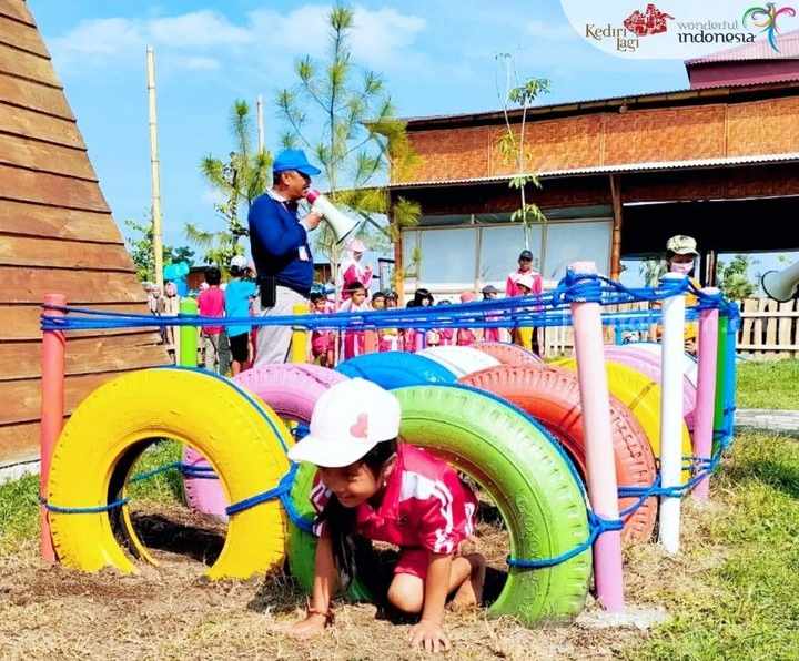 Wisata Kediri Flora Island yang Cocok Buat Foto-foto, Berikut Lokasi dan Harga Tiketnya Salah satu wahana di Kediri Flora Island. (Instagram/@kediri.floraisland)
