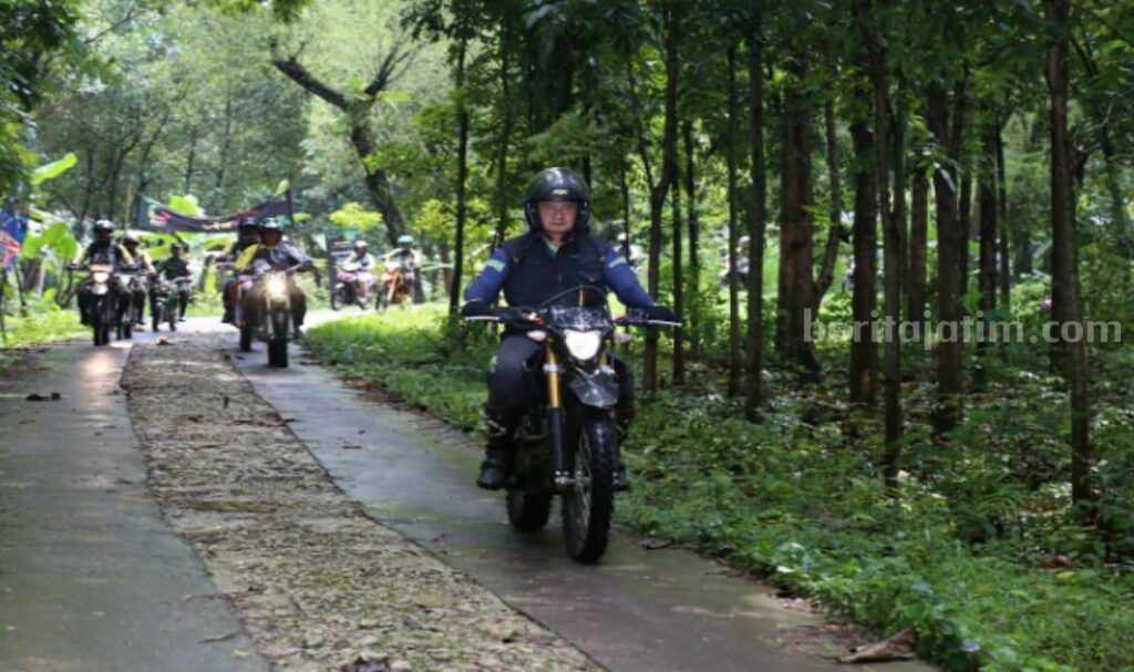 Bupati Bersama Dandim Lamongan Blusukan Naik Trail Yuhronur Efendi