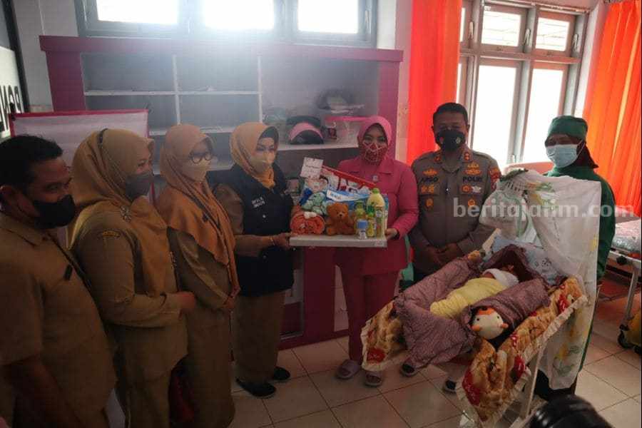 Penemu Bayi Dibuang di Kota Blitar Ternyata Ayah Kandungnya temuan bayi kota blitar