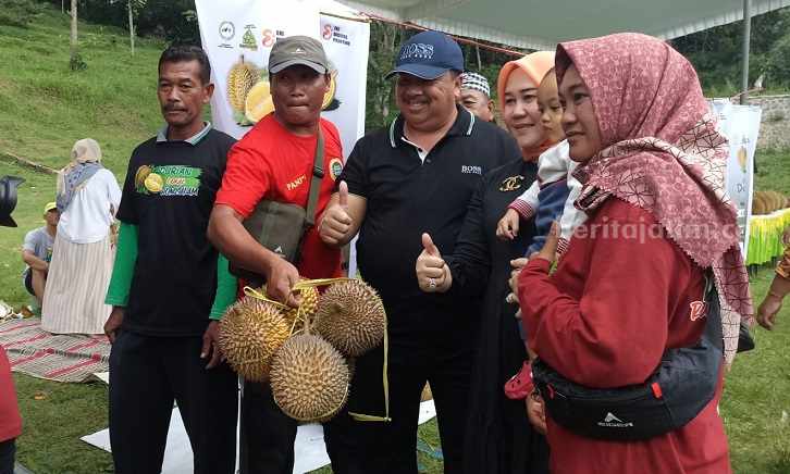 Petani Durian Wonosalam Sumringah, Dagangannya Diborong Ketua AKD Jombang durian wonsa