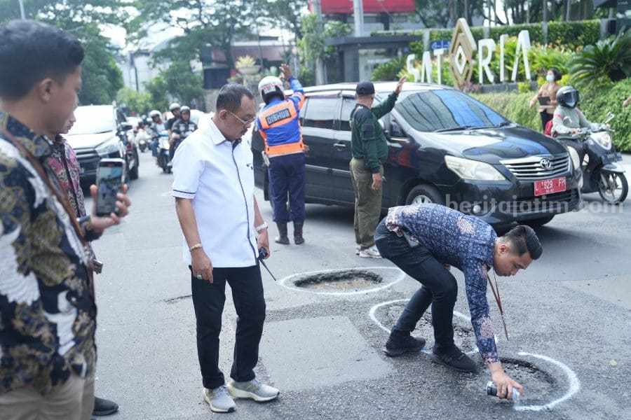 DSDABM Surabaya Tambal 100 Titik Jalan Berlubang per Hari pemkot surabaya
