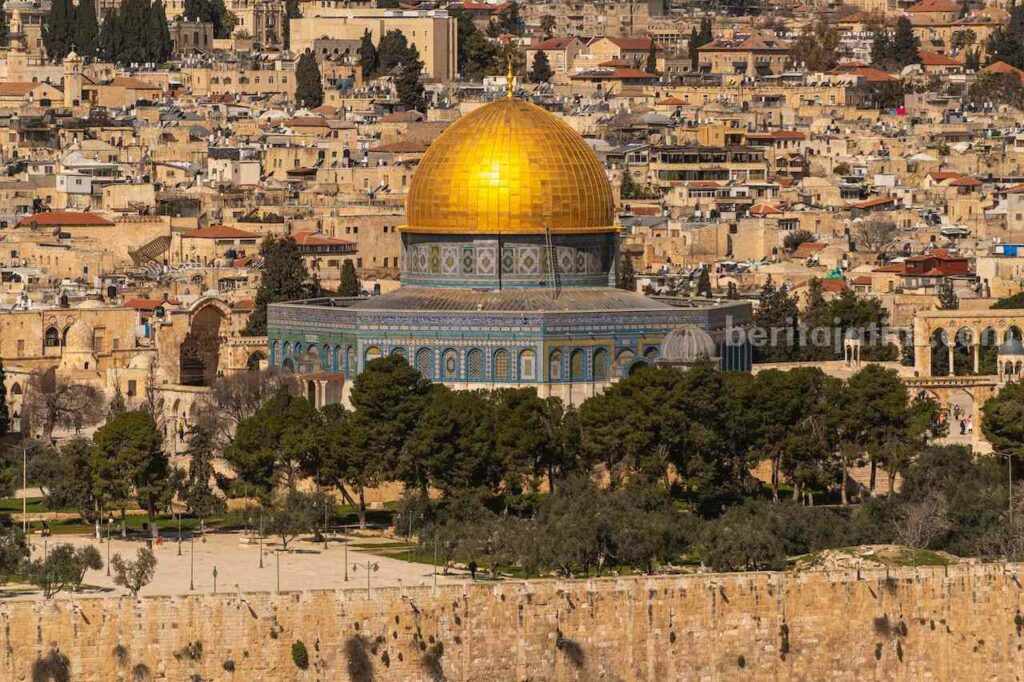 Potret Masjidil Aqsa, Masjid yang menjadi tujuan Isra Nabi Muhammad (Sumber: pexels/Yasur Gürbüz)