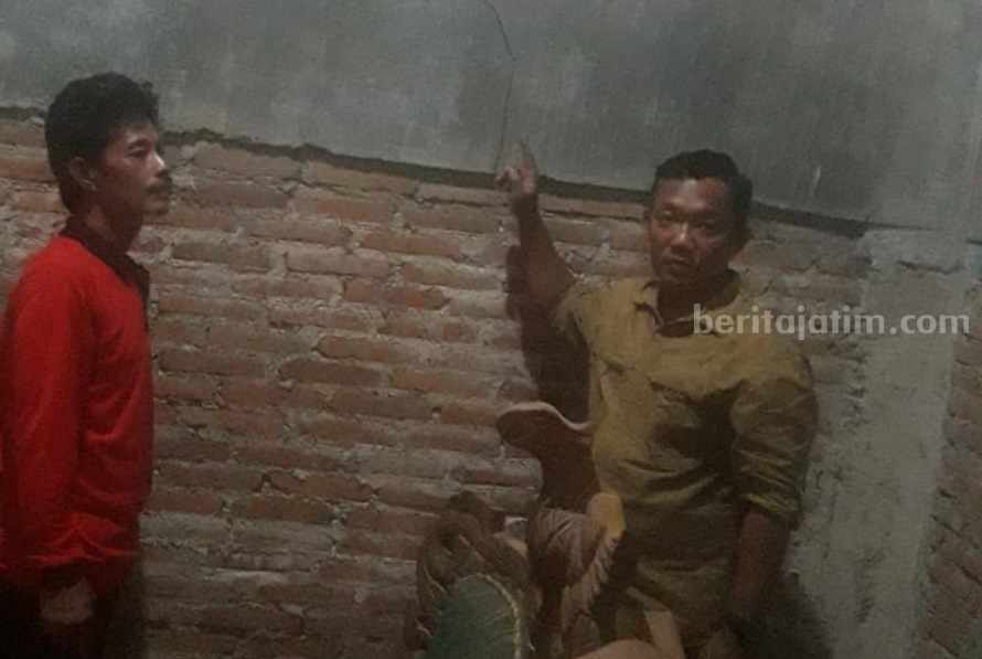 BPBD Jombang Cek Kondisi Belasan Rumah Retak di Wonosalam