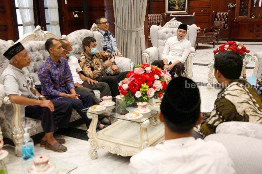 warga dukuh pakis