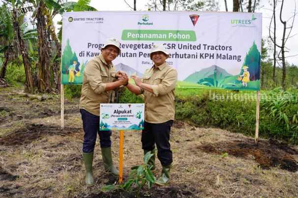 PT United Tractors Tanam 140 Ribu Bibit Pohon di Batu Penanaman pohon di wilayah Bumiaji, Batu, Jawa timur, Jumat (3/3/2023)