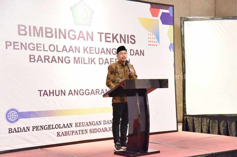 Pemkab Sidoarjo Adakan Bimtek Pengelolaan Keuangan Daerah Bupati Sidoarjo H. Ahmad Muhdlor Ali (Gus Muhdlor) memberi arahan dalam bimbingan teknis di Hotel Ciputra Word Surabaya, Kamis (15/3/2023).