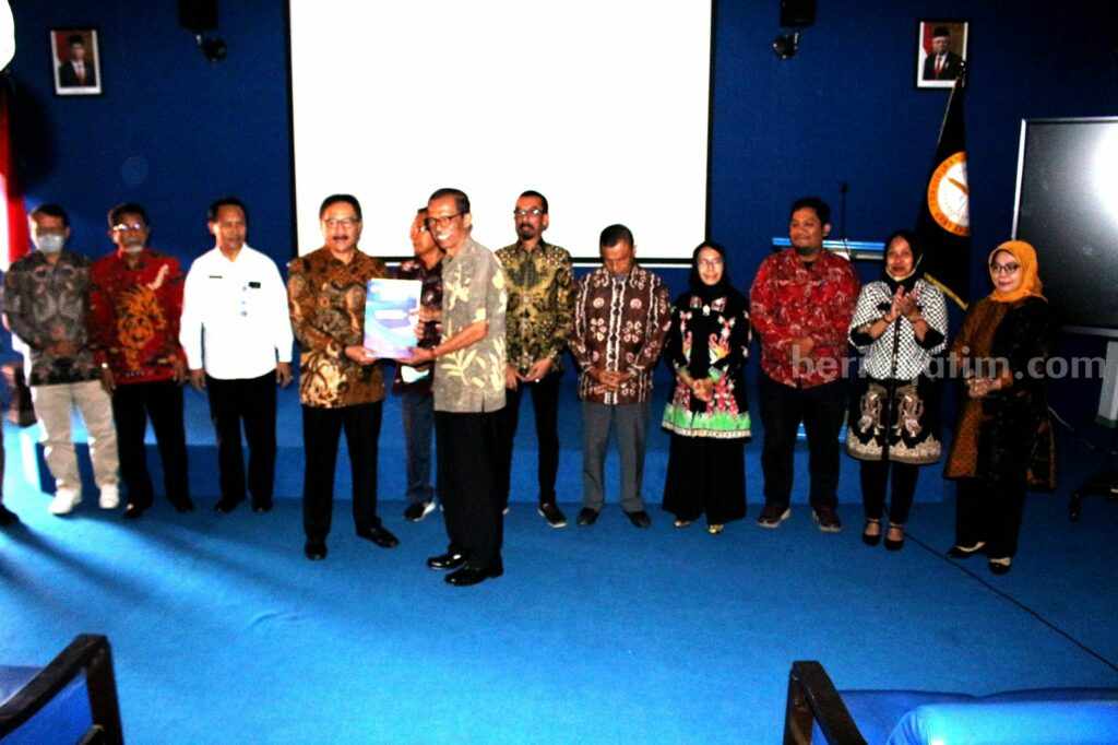 Pelantikan pengurus baru Yayasan Pendidikan Wartawan Pendidikan Wartawan Jawa Timur (YPWJT) periode 2023-2027.