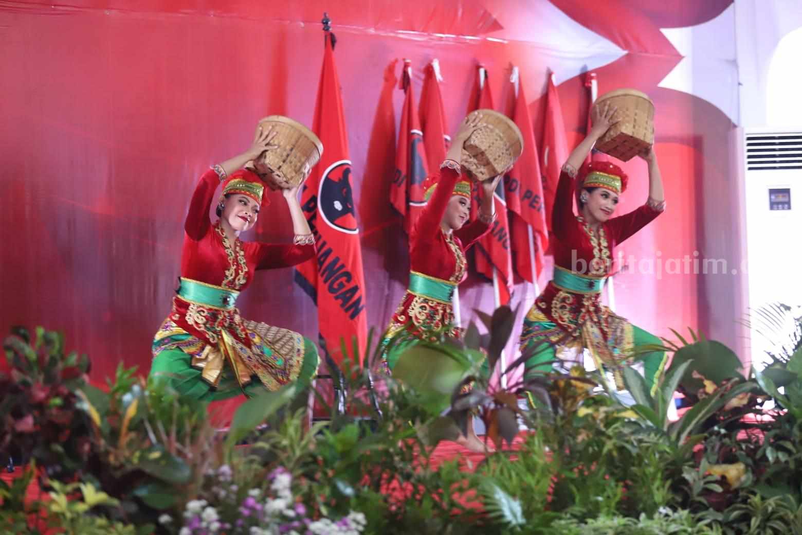 Konsolidasi Akbar PDI Perjuangan, Daerah Pemilihan X Jawa Timur, di Gedung Korpri Kabupaten Lamongan (Foto: A. Thoriq Hidayatullah/beritajatim.com).
