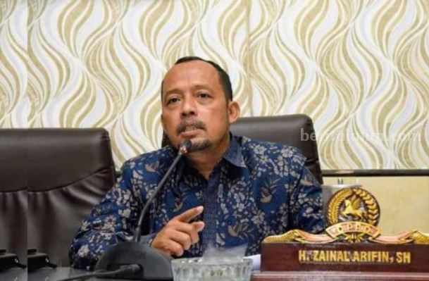 Ketua Fraksi PDIP Ji Zinal Apresiasi Polres Sumenep Ketua Fraksi PDI Perjuangan DPRD Sumenep H. Zainal Arifin atau biasa disapa Ji Zinal.
