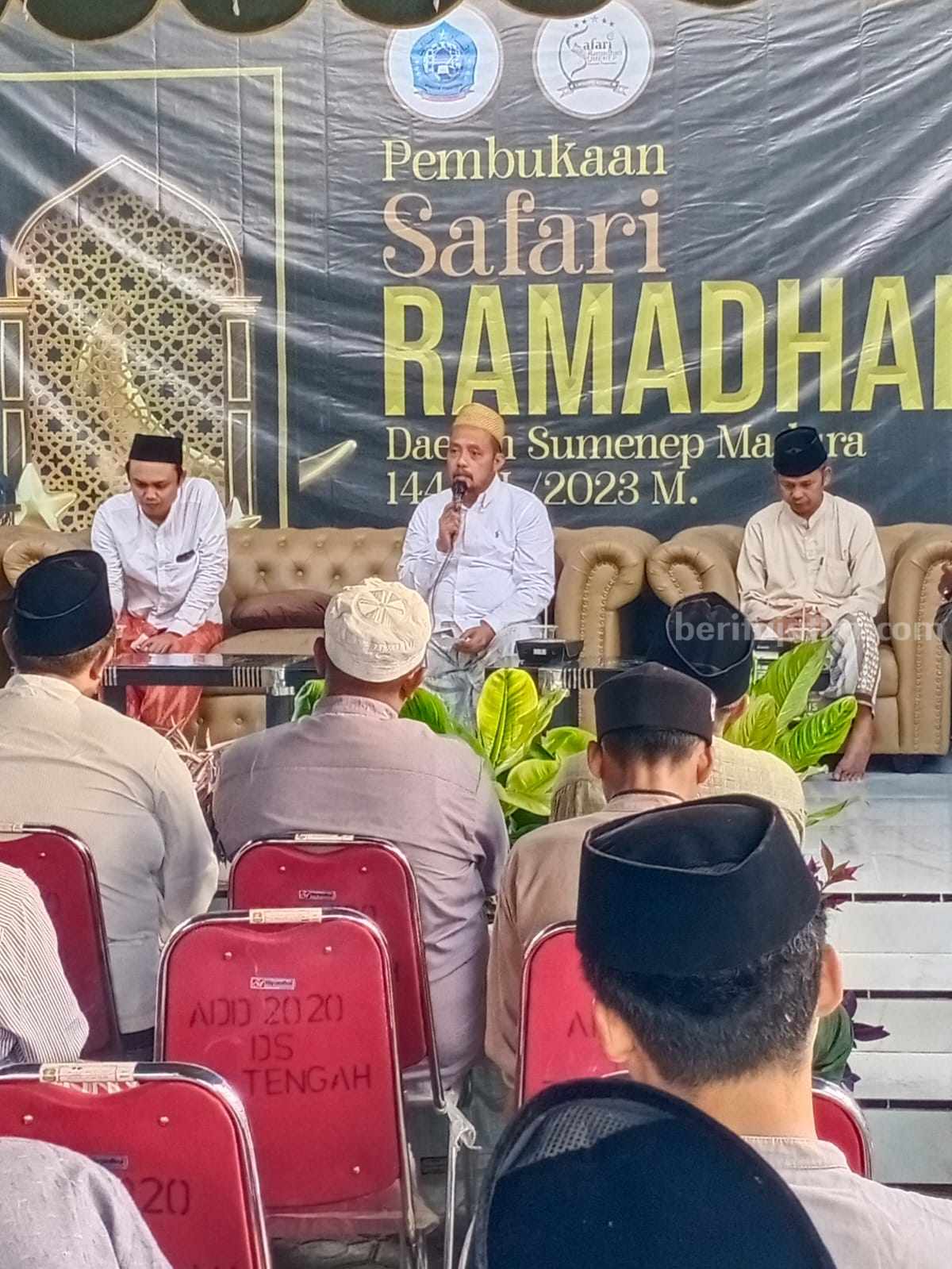 H. Zainal Arifin atau biasa disapa Ji Zinal pada saat Pembukaan Safari Ramadhan Daerah Sumenep Madura 1444 H./ 2023 M., di halaman Masjid Zainal Arifin, Desa Tambaagung Tengah, Kecamatan Ambunten, Sumenep, Selasa (21/3/2023).