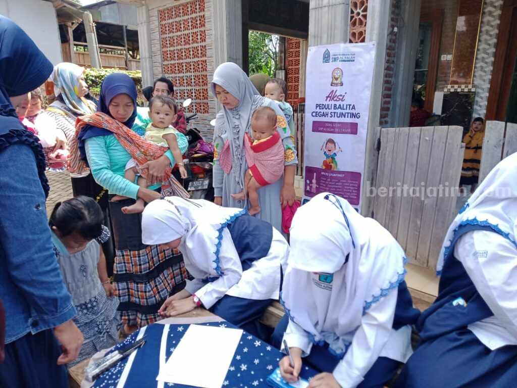 Kegiatan Baksos siswa SMP Al Falah Deltasari Sidoarjo di Dusun Mendiro Desa Panglungan Kecamatan Wonosalam Jombang.