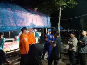 Kronologi KM Baruna Jaya Raya Tenggelam, Lambung Bocor Evakuasi awak kapal KM Baruna Jaya Raya yang tenggelam.