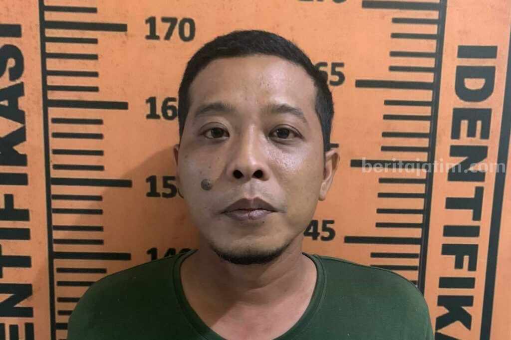 Penyedia tempat prostitusi yang diciduk polisi (Foto: dok. Tim Jaka Tingkir Polres Lamongan for beritajatim).
