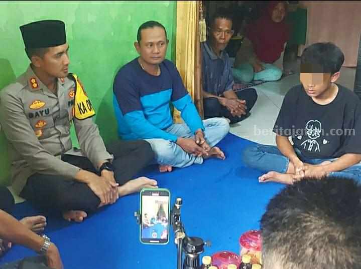 Korban Perundungan Pasuruan Berhenti Sekolah, Kapolres Beri Bantuan Kapolres Pasuruan, AKBP Bayu Pratama Gabunagi mendatangi rumah korban di N (15) di Desa Sukoreno, Kecamatan Prigen, Kabupaten Pasuruan.