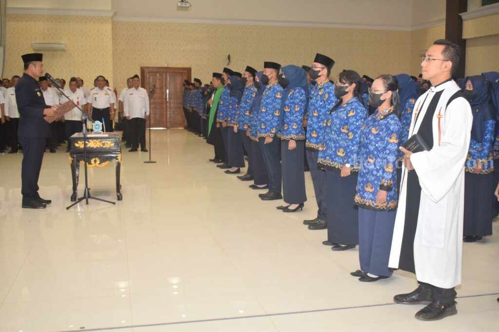 Pelantikan dan Pengambilan Sumpah /Janji PNS di Lingkungan Pemkab Lamongan Tahun 2023 (Foto: Dok. Prokopim for beritajatim.com).