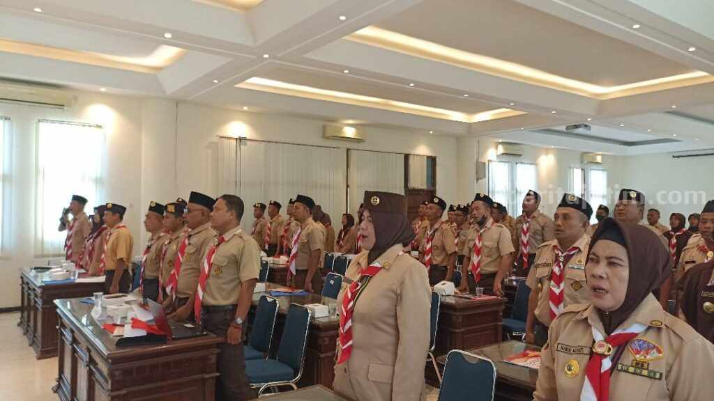 Para pengurus dari Kwarcab Gerakan Pramuka dan Kwartir Ranting Gerakan Pramuka saat Rakercab tahun 2023 di gedung Pemkab Tuban. [Foto:Ayu/beritajatim.com].
