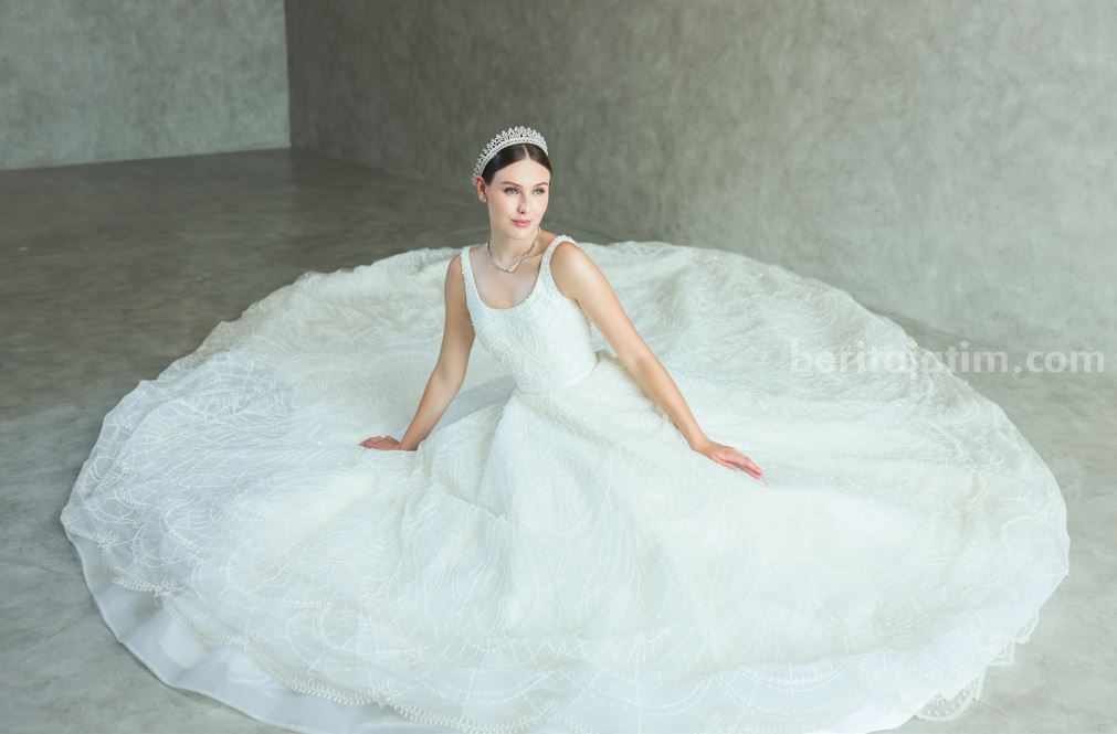 Contoh koleksi wedding gown lain milik Natalia Soetjipto.