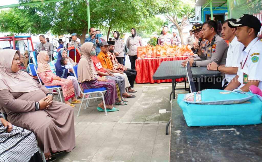 Kegiatan bakti kesehatan Polri di Tlocor Jabon
