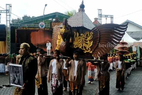 Ragam kegiatan yang digelar saat Ruwahan di Desa Sendangduwur, Kecamatan Paciran, Lamongan (Foto: A. Thoriq Hidayatullah/beritajatim.com)