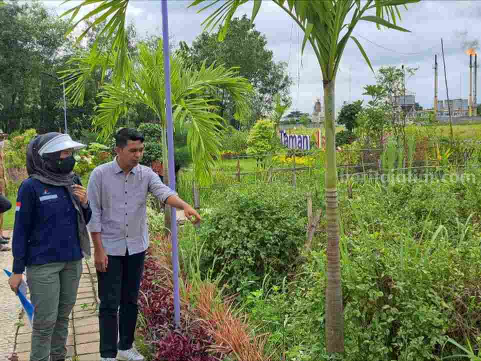 Pertamina EP Sukowati Wujudkan Taman Lansia yang Berdaya Ekonomi dan Menyehatkan Perwakilan SKK Migas Jabanusa bersama Pertamina EP Sukowati Field Zona 11 saat melakukan monev di lokasi sasaran program CSR Pertamina EP Sukowati Field di Desa Rahayu Kecamatan Soko Kabupaten Tuban.
