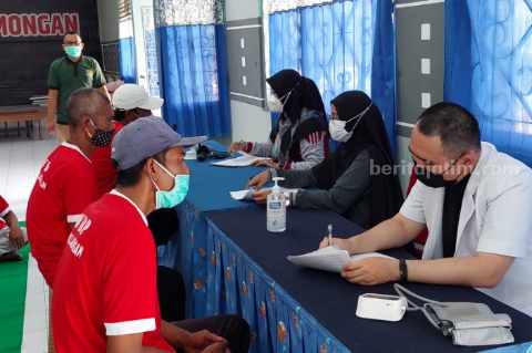Klinik Hadiwijaya Lapas Lamongan Gelar Penyuluhan dan Skrining di Hari TBC Sedunia Kegiatan penyuluhan dan skrining terhadap WBP yang digelar Klinik Hadiwijaya Lapas Lamongan (Foto: A. Thoriq Hidayatullah/beritajatim.com).