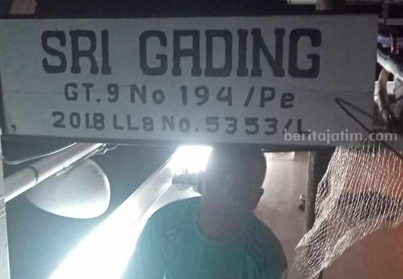 Evakuasi awak kapal KM Baruna Jaya Raya yang tenggelam.