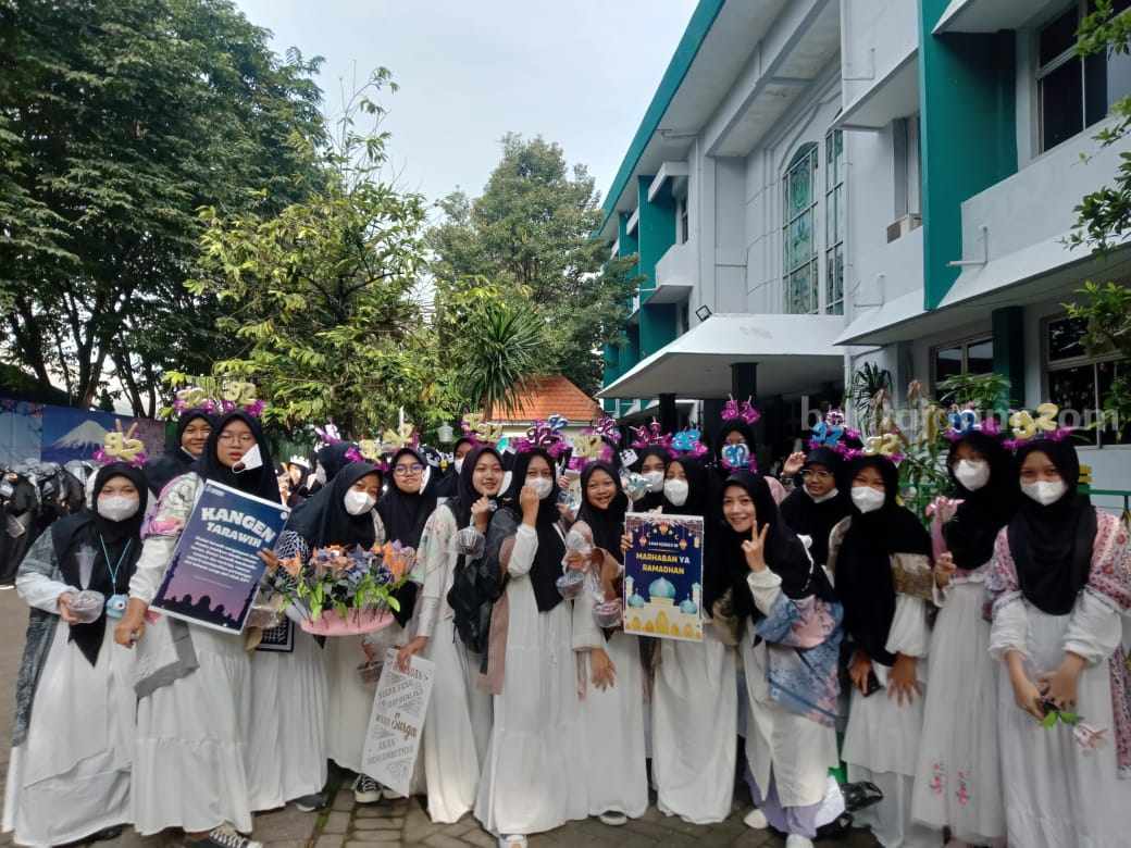 Menyambut datangnya bulan suci Ramadhan 1444 Hijriyah, SMP Al Falah Deltasari Sidoarjo mengadakan serangkaian kegiatan yang bertajuk Marhaban Ya Ramadhan.