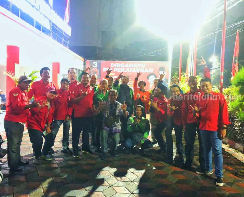 BMI Surabaya usai bukber demgan ojol di Kantor DPC PDI Perjuangan Surabaya, Rabu (29/3/2023).